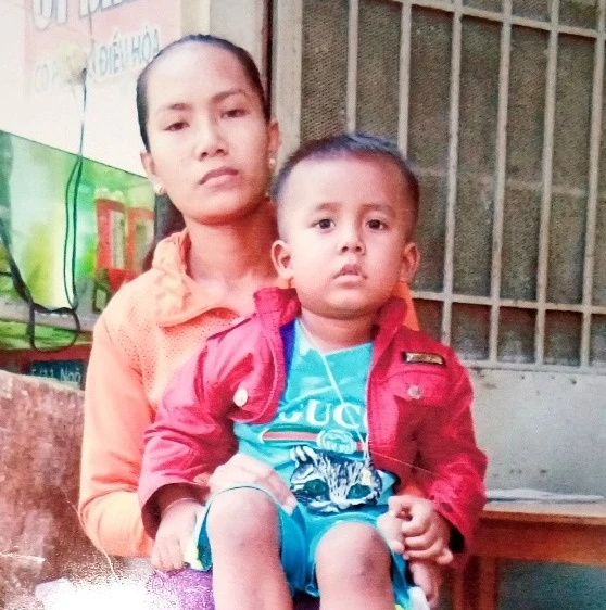 Cháu Trí bị ung thư bạch cầu cấp